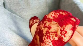 Hottie mom Cam Toes Strokes and Female Orgasm Feet Masturbation Solo bimbos