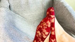 Hottie mom Cam Toes Strokes and Female Orgasm Feet Masturbation Solo bimbos