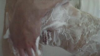 Pawg 19 Yo shaves vagina and let's me creampie on her