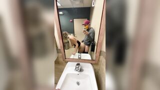 Toilet Cumshot Quickie
