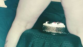 Cake Sitting