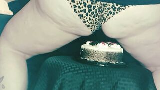 Cake Sitting