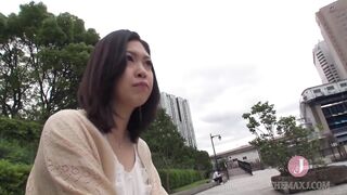 美しい若妻を便器に座らせ大人のおもちゃで犯す、突き出したケツがぷりぷり