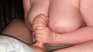 sexy Girlfiend offer Great Hand Job until there is Cum all over her