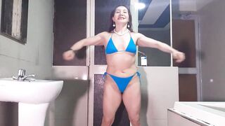 LA DIOSA milf SE EJERCITA MOJADA AL SALIR DEL JACUZZI