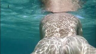 Vulgar Amateur Ex-Wife Underwater Snatch Play
