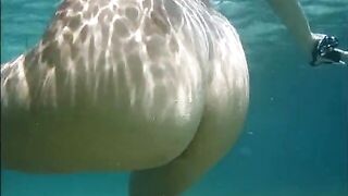 Vulgar Amateur Ex-Wife Underwater Snatch Play