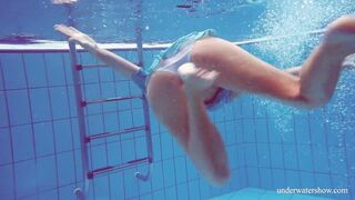 Beauty Tight Eighteen Marusia Swims Nude Underwater