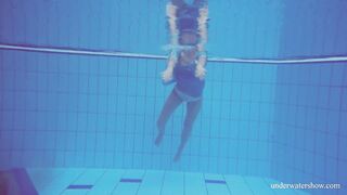 Beauty Tight Eighteen Marusia Swims Nude Underwater