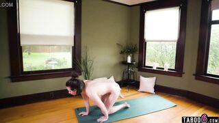 Nude yoga with Hottie cougar Casey Calvert who masturbates her