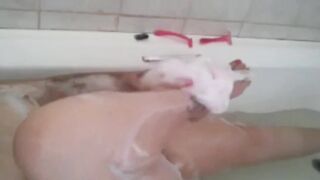 Having Fun with my Vagina inside a Bubbly Hot Tub