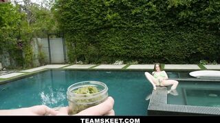 Freaky Adorable Stoner Jackie Hoff Lets Bf Oil up her Juicy Natural
