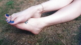 Candid Toes - Outside