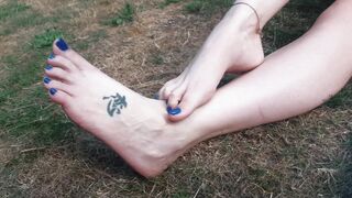 Candid Toes - Outside