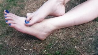 Candid Toes - Outside