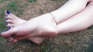 Candid Toes - Outside