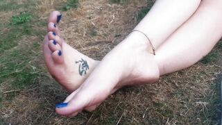 Candid Toes - Outside