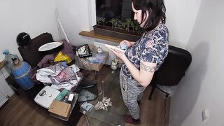 Cleaning Lady found a Lonely Vibrator into the Abandoned Room
