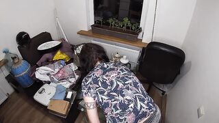 Cleaning Lady found a Lonely Vibrator into the Abandoned Room