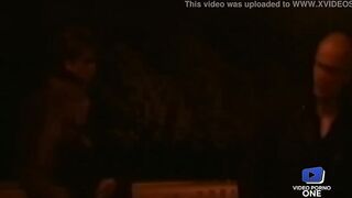 Lilith et Adrianna, deux belles salopes, s'offrent une orgie dans