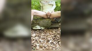 нимфа не смогла удержаться и кончила в лесу