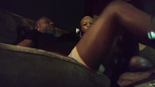 COUPLE NOVELAS? CHOUPI SUCE JAY ET BAISE SUR AU CANAPE