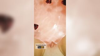 Caress my Cunt into Tub with Roses