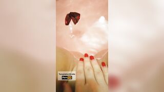 Caress my Cunt into Tub with Roses
