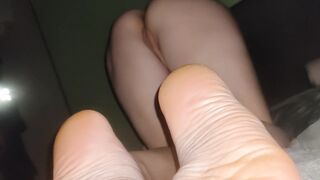 Сын Подглядывает За Мачехой Как Она Отдыхает После РаботыДомашнее