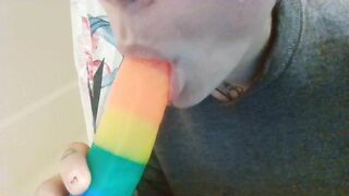 Lesbo offer Oral Sex on Rainbow Penis