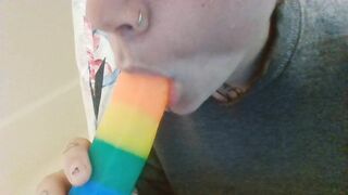 Lesbo offer Oral Sex on Rainbow Penis