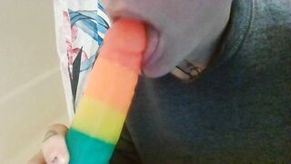 Lesbo offer Oral Sex on Rainbow Penis