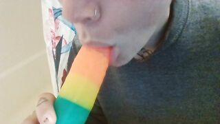 Lesbo offer Oral Sex on Rainbow Penis
