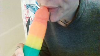 Lesbo offer Oral Sex on Rainbow Penis