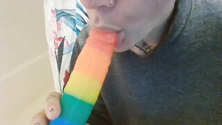 Lesbo offer Oral Sex on Rainbow Penis