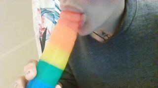 Lesbo offer Oral Sex on Rainbow Penis