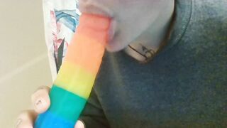 Lesbo offer Oral Sex on Rainbow Penis