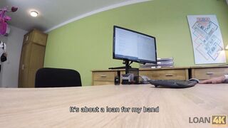 LOAN4K. La estrella de rock se conecta con un trabajador