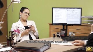 LOAN4K. La estrella de rock se conecta con un trabajador