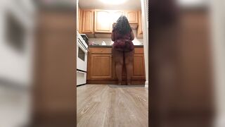 BBW Jiggle while Doin Dishes