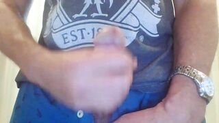 Vulgar fit guy stroking to nice cummed