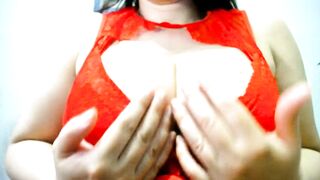 hot cougar play with big titts with niplles clamps on