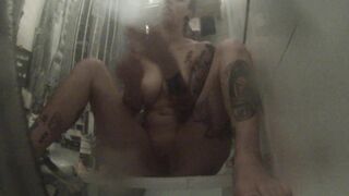 Vidéo Sous La Douche (low Quality Désolé)