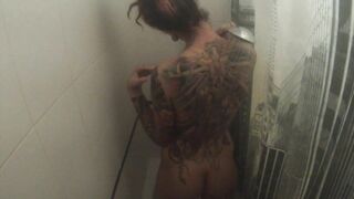 Vidéo Sous La Douche (low Quality Désolé)