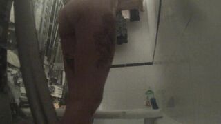 Vidéo Sous La Douche (low Quality Désolé)