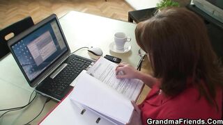 Vert mature old lady double penetration inside the office