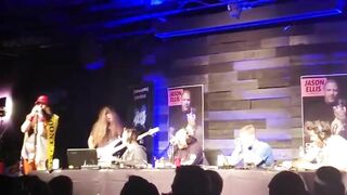 GOAT and your MILF : double penetration Live into Austin, TX on the