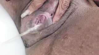 Uniqueen up Close Peeing with a Fart while Daddy's Cum Runs out