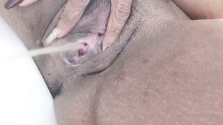 Uniqueen up Close Peeing with a Fart while Daddy's Cum Runs out