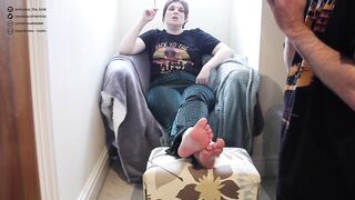 Toes Sub Worships Smoking Female Domination Foot